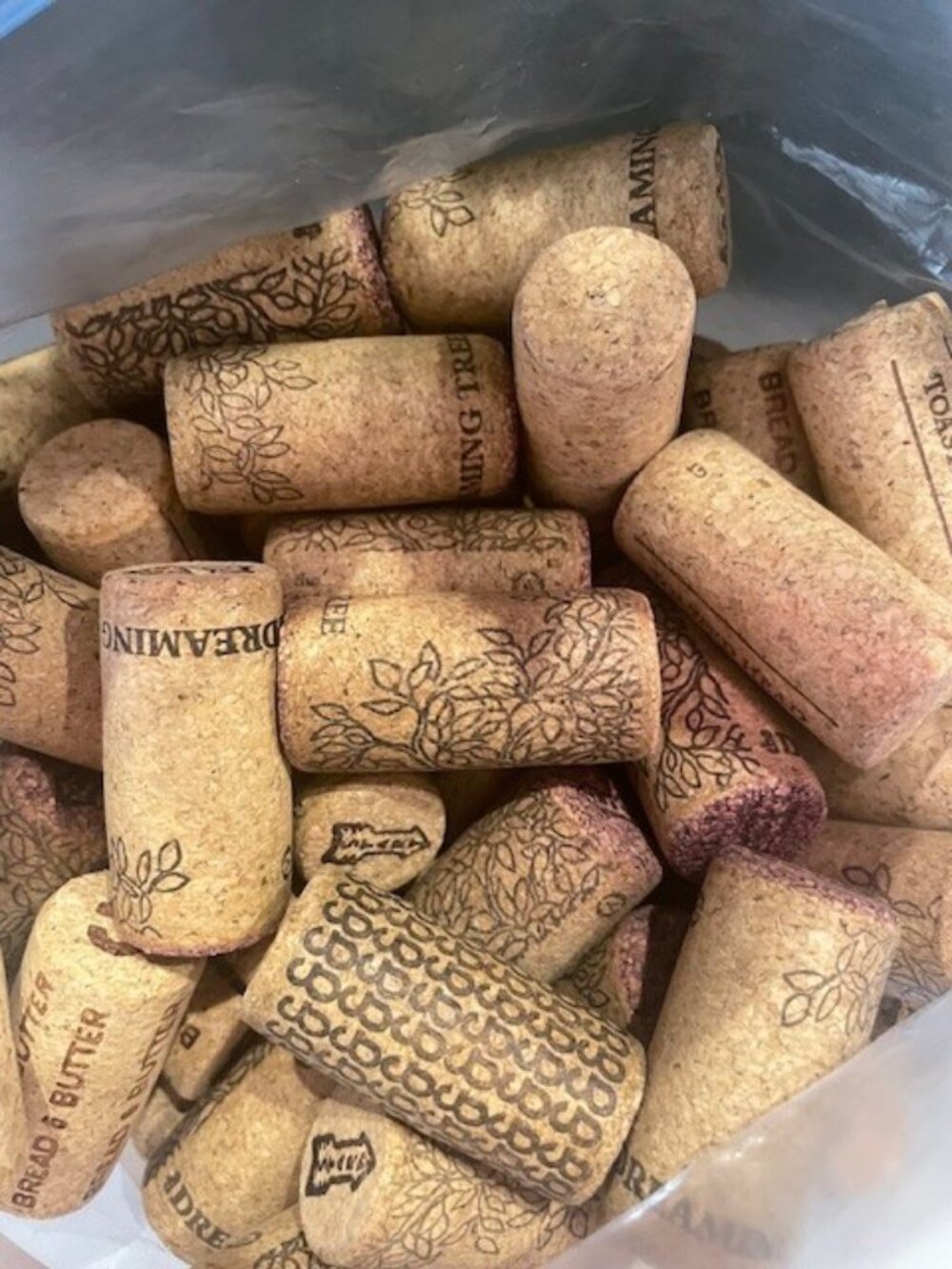 LOT OF 650 ALL NATURAL WINE BOTTLE CORKS CRAFTS Used/No Synthetic or Champagne